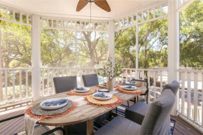 Huckleberry by AvantStay Classic Charleston Home Close to Beach Outdoor Dining